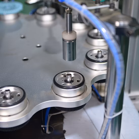 Máquina automática para fabricar discos flexibles